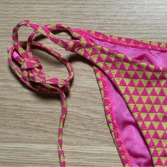 •Triangle Swimwear Cora bikini set in ursa - Picture 11 of 16